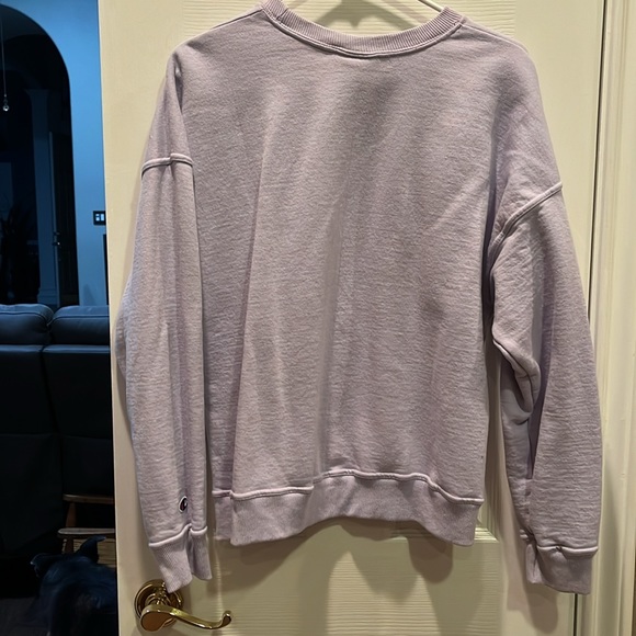 Light purple champion sweatshirt - Picture 2 of 3